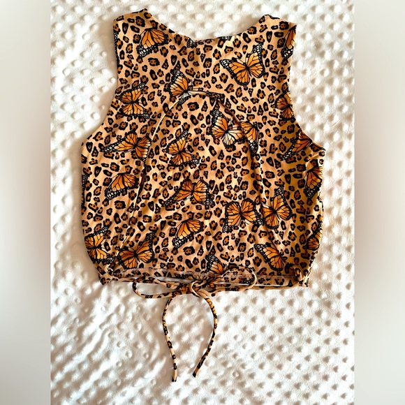 Leopard print butterfly crop top with peak a boo back Medium - Picture 2 of 3